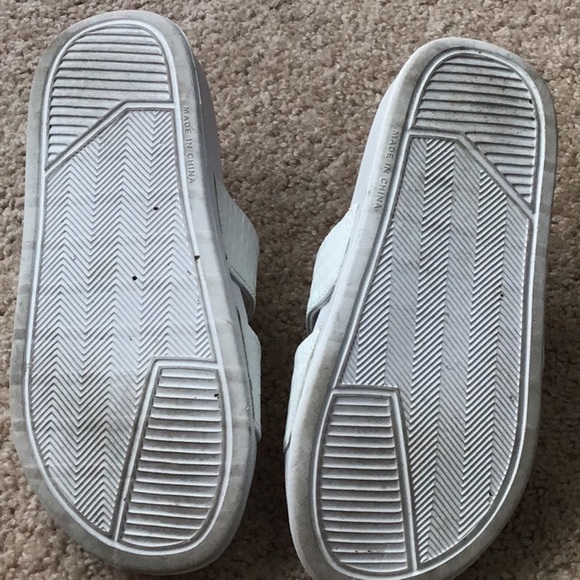 Dick's Sporting Goods Pool/Beach White Slides Size 6 in EUC - Picture 3 of 4